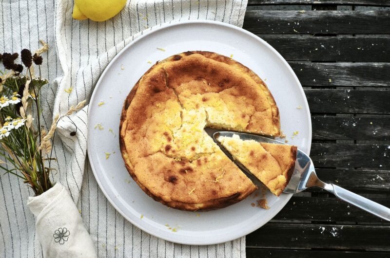 Gesunder zitroniger Käsekuchen mit Magerquark